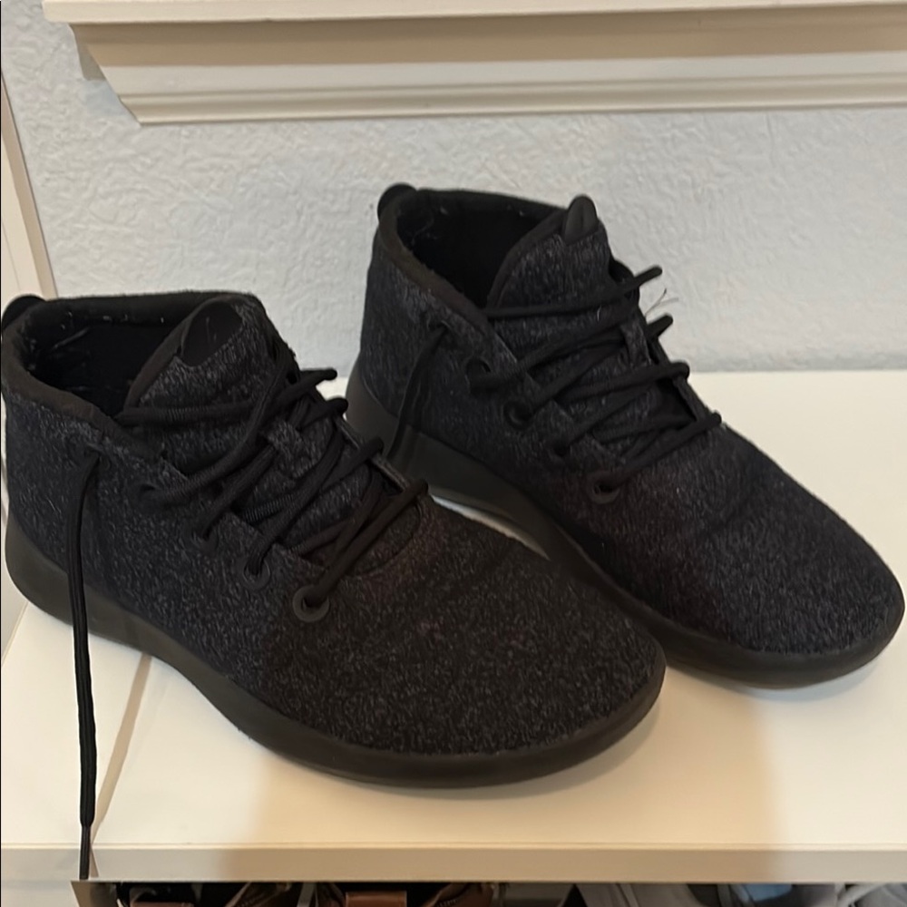 Allbirds Black and Gray Sneakers Modern Minimalist Design